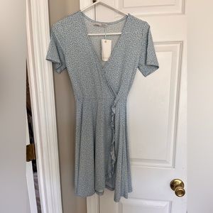 pull and bear floral wrap dress